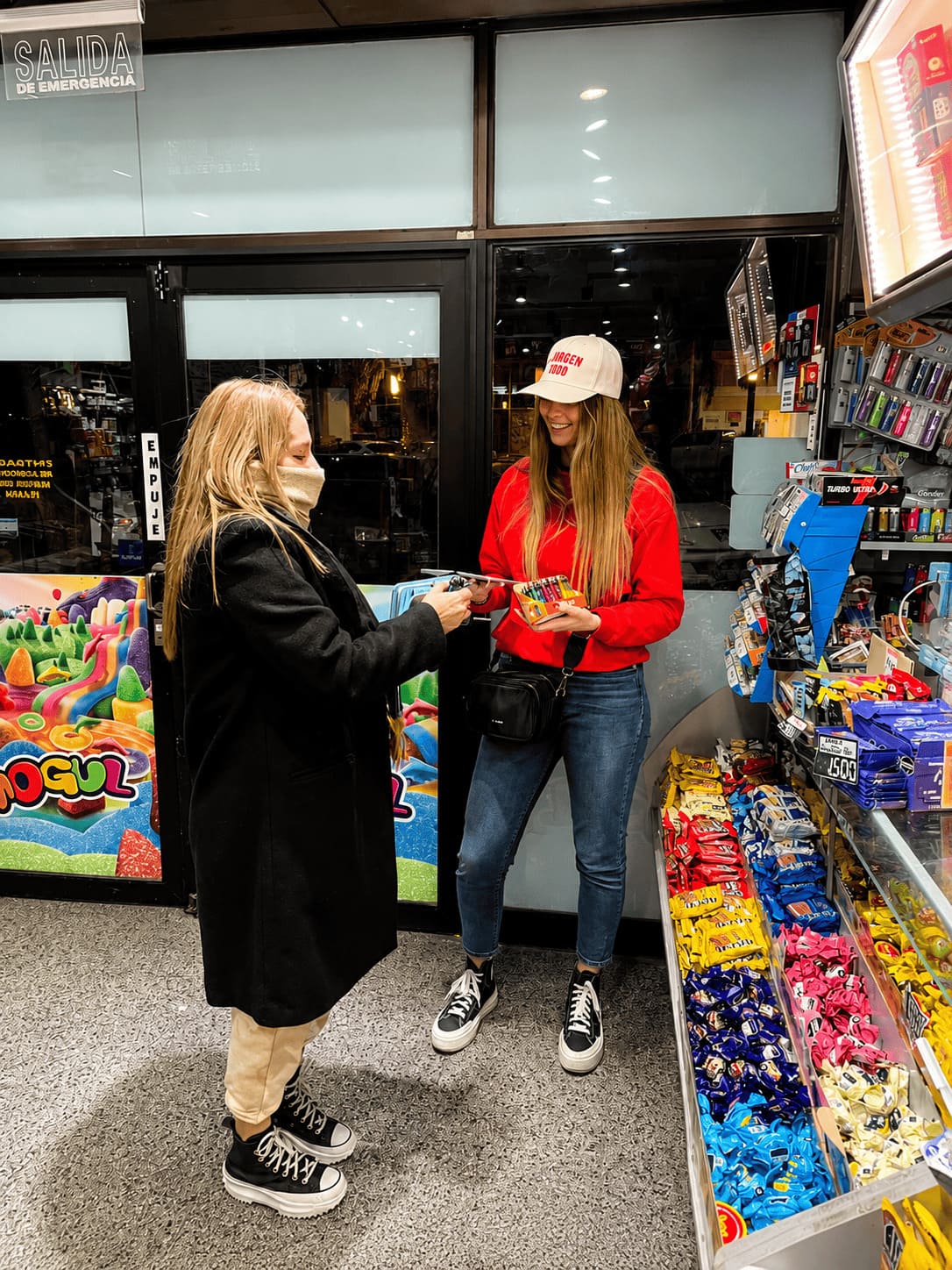 Equipo promocional preparado para una acción de marca