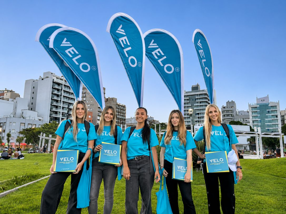 Equipo de promotoras de LUVA en un evento